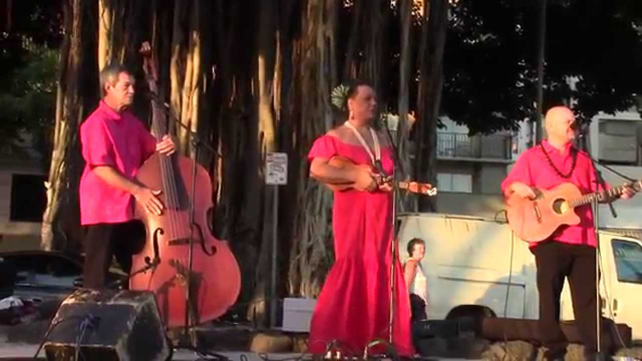 Hawaiian Conch Shell Trumpet at Kuhio Beach Hula Dancing Show, Hawaii Pukani