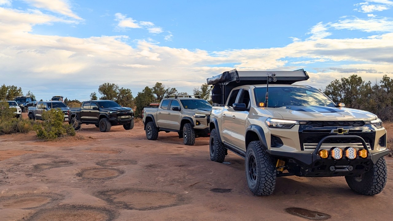 8 Chevrolet ZR2 врезались в Моав, но один не выжил…