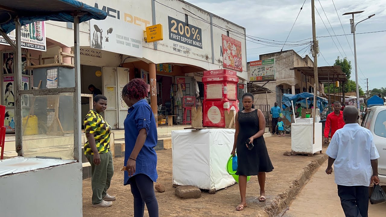 LIFE INSIDE A LOCAL COMMUNITY IN AFRICA 🌎(Kampala Uganda)