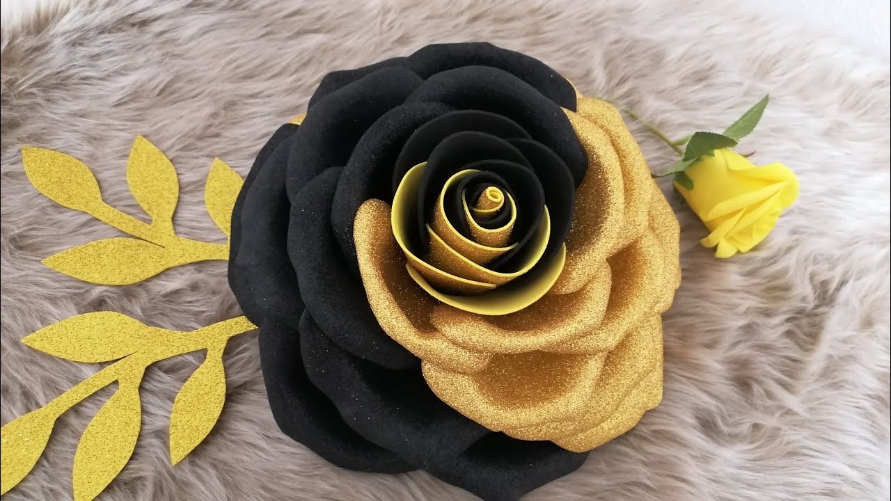 صنع ورده جورية من ورق الفوم بلونين دهبي واسودA rose made of foam paper in two colors, black and gold