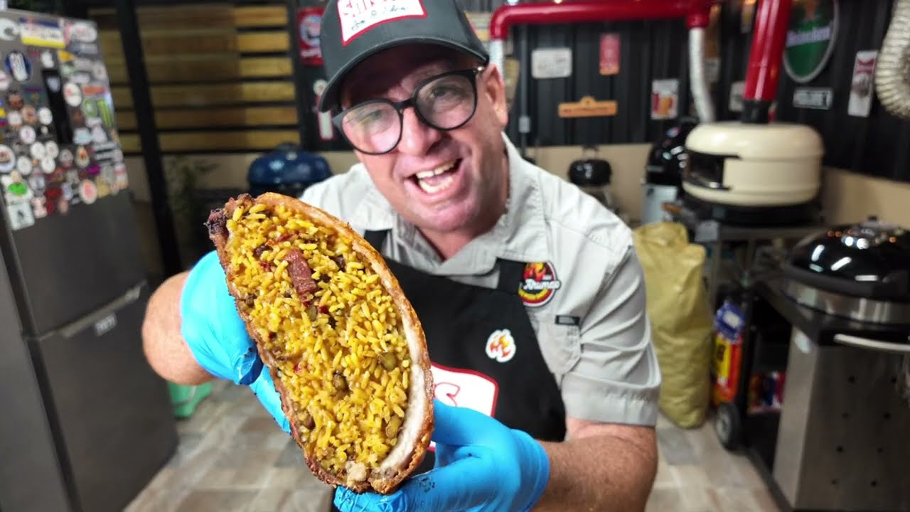 Cuerito Relleno de Arroz con Gandules y Carne Ahumada.