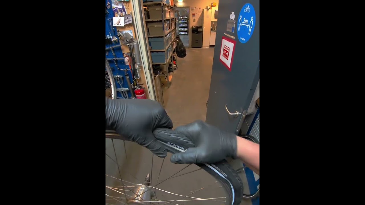 Achterwiel Gazelle e-bike met velgremmen uitnemen en terugplaatsen.