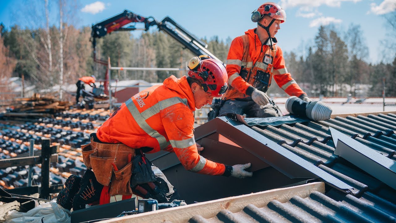 Taloyhtiön kattoremontissa laitettiin paikalleen yli 25 000 tiiltä