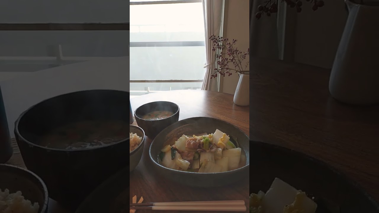 【古道具のあるおばあちゃん家のような居場所〜おうちカフェ〜】昼?夜?ごはん笑♡／白菜豚肉白ねぎゴマ油炒め煮 冷蔵庫余りものごはん／即席味噌汁とビールいらなかったわん♪／