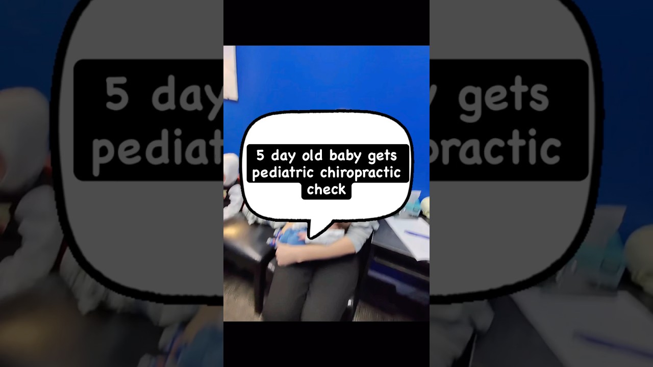 Пятидневному малышу провели осмотр у детского хиропрактика! 