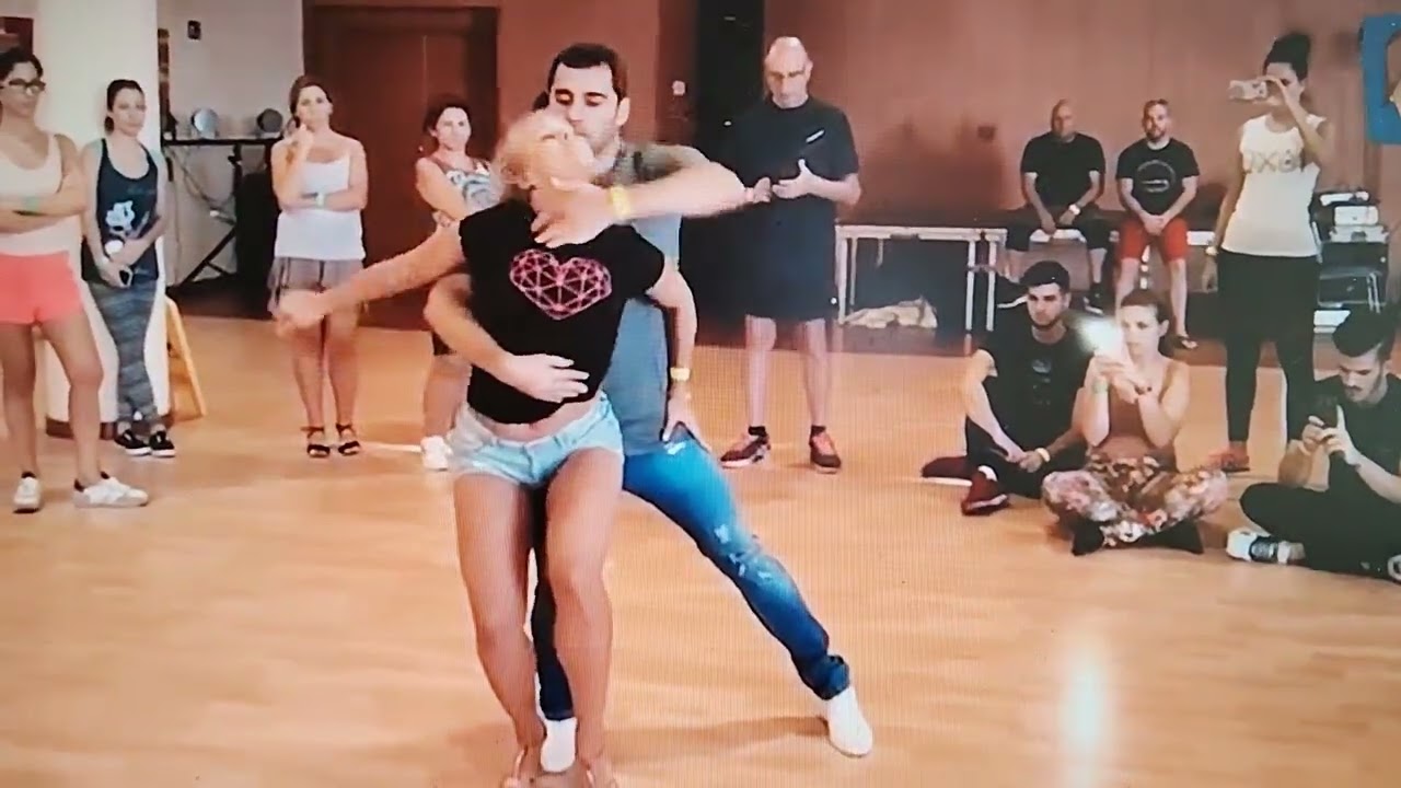 КЛИП =ПАДАЕТ СНЕГ= АДАМО, ПЕСНЯ НА ЯЗЫКЕ КОМИ! ПЕРЕВЁЛ И ПОЁТ ПОД ГАРМОНЬ ВАСЯ ПОПОВ, КИНО ВАСЬ !