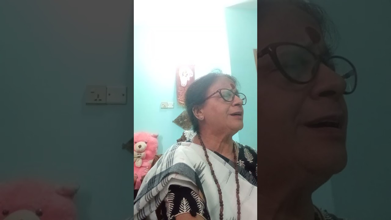 নজরুল সঙ্গীত ঃ অরুণ রাঙা গোলাপ কলি। শিল্পী মৃণালিনী চক্রবর্ত্তী 