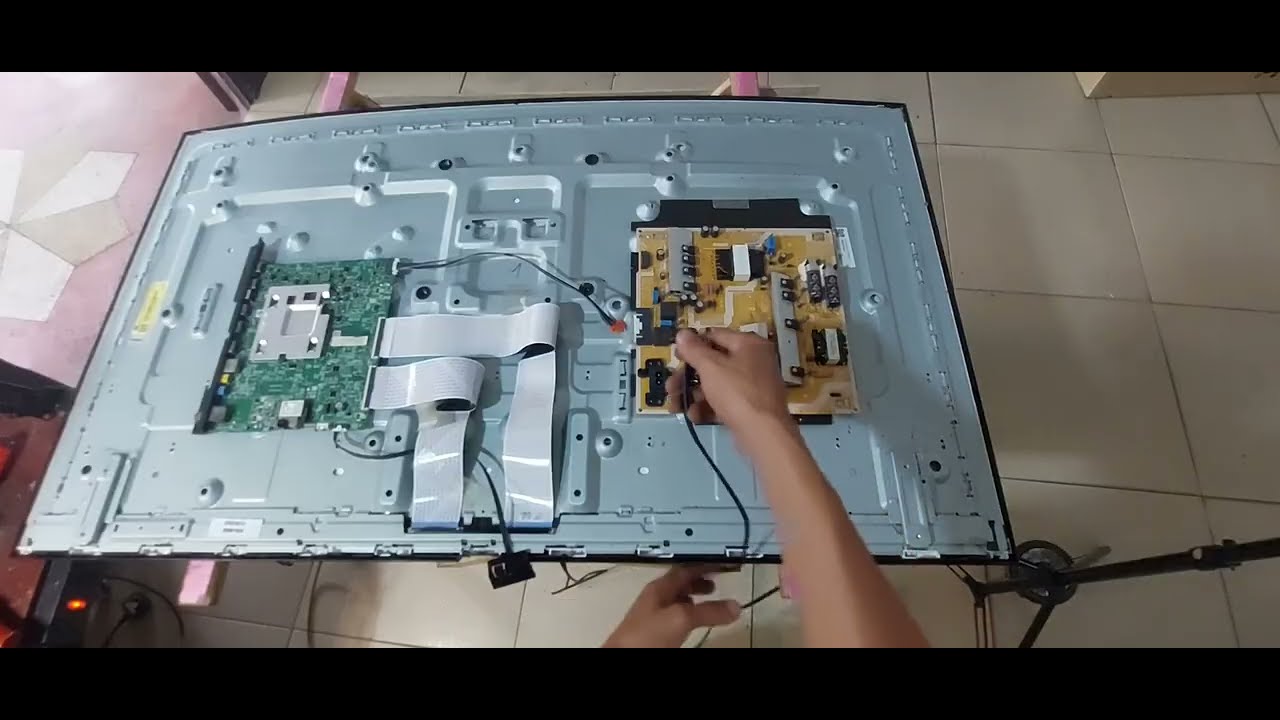 Cách Tách chập màn hình tivi Samsung 4K đã sử dụng 7 năm