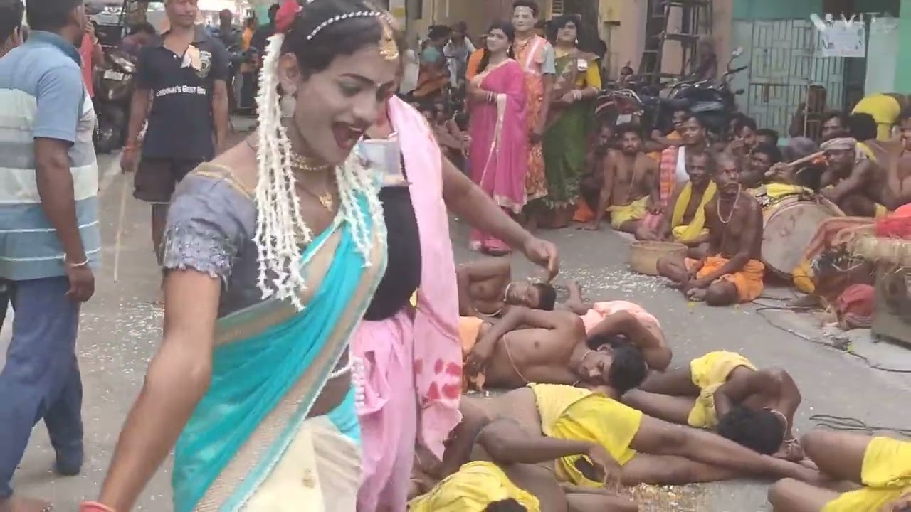 ଛି ଛି ଛି ରେ ନୋନୀ ଛି ଗୀତରେ ନାଚୀଲେ ଧୂଳି ଦଣ୍ଡ ରେ।😂😂🤣🤣