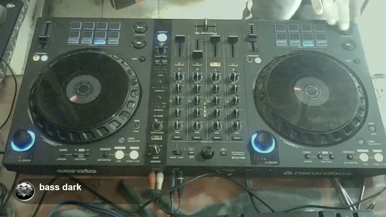bass dark retro malize