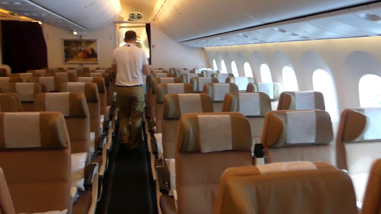 Etihad Boeing 787 Manchester City Livery      2019 Dubai Airshow.