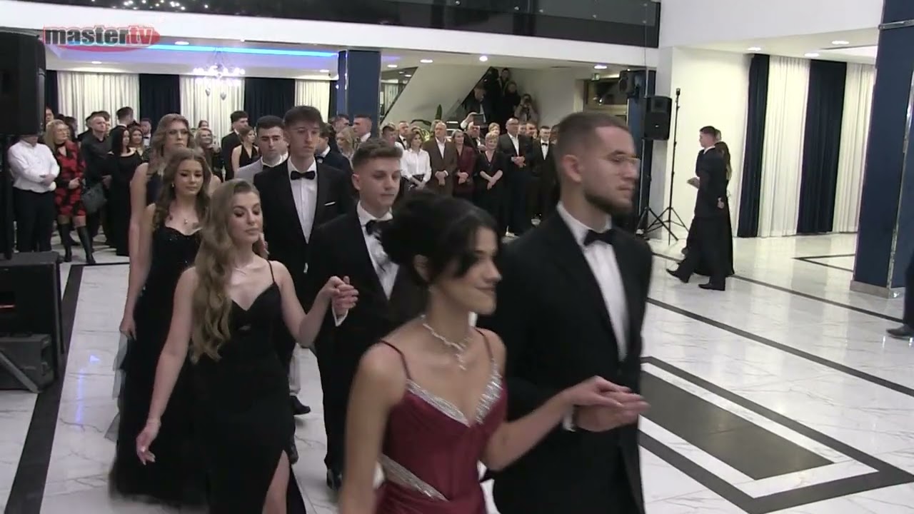 MASTER TV ŁUK&Oacute;W - Studni&oacute;wkowy polonez uczni&oacute;w z klasy 5 technik ekonomista ZS nr 3 w Łukowie.