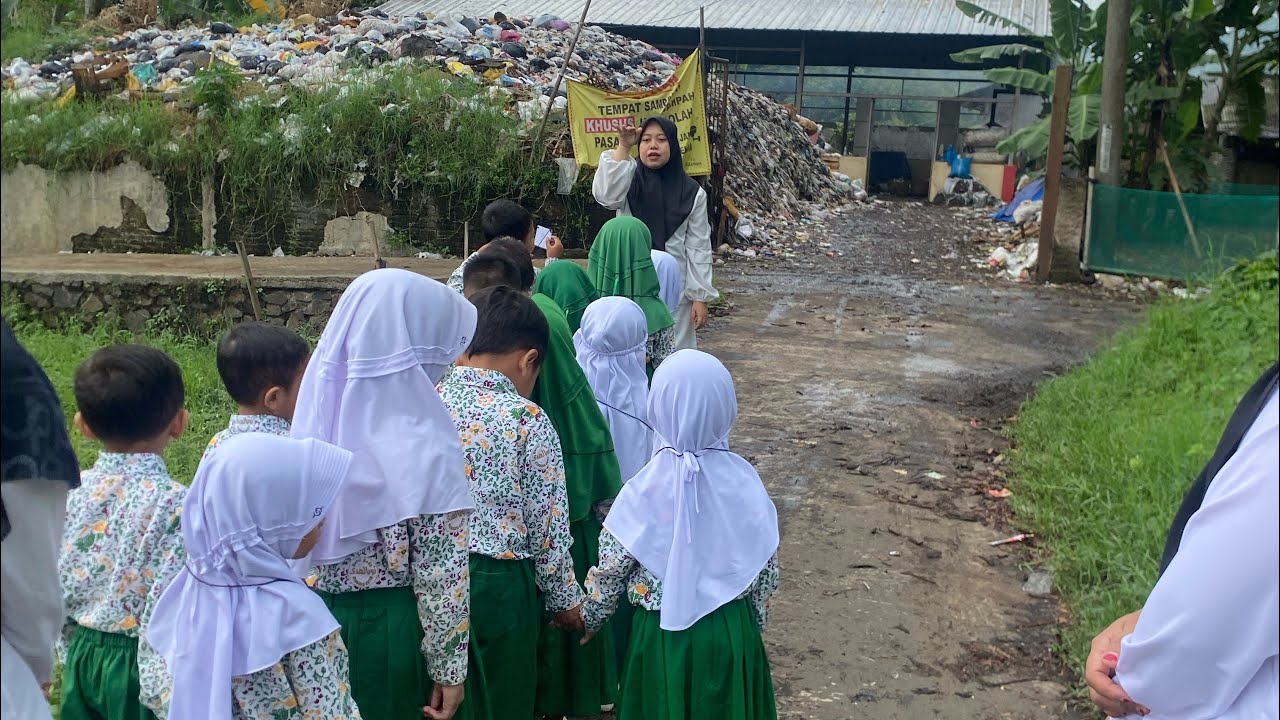 Gerak dan Lagu Pengelolaan Sampah PHINLA