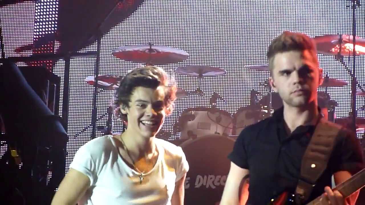 One Direction - Teenage Dirtbag TAKE ME HOME FRONT ROW 12.4.2013