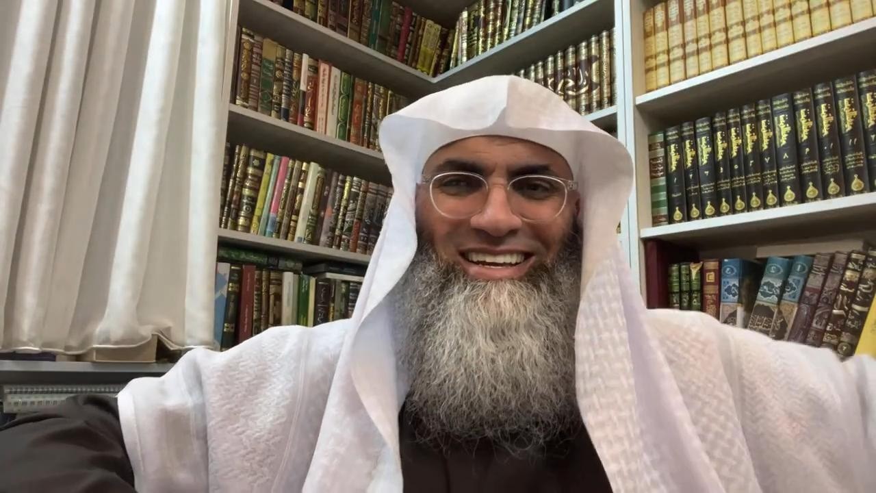أهل اليقين كلما سائت ظروفهم زانت بالله ظنونهم الذي معه الله لا يخاف شيء طمأنينة سكينه راحه♥️