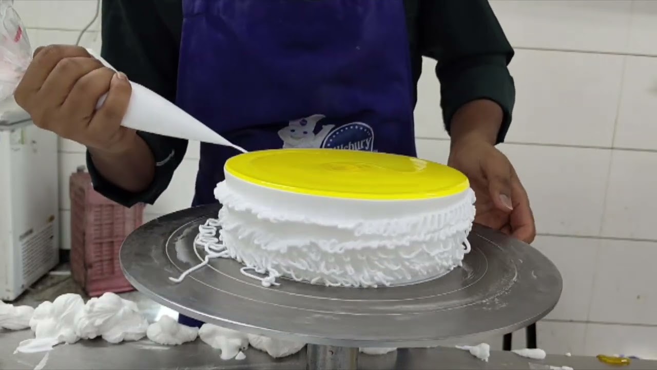 Aaj banaya bahut sara besti 1 kg cake 🎂🎂🎂...
