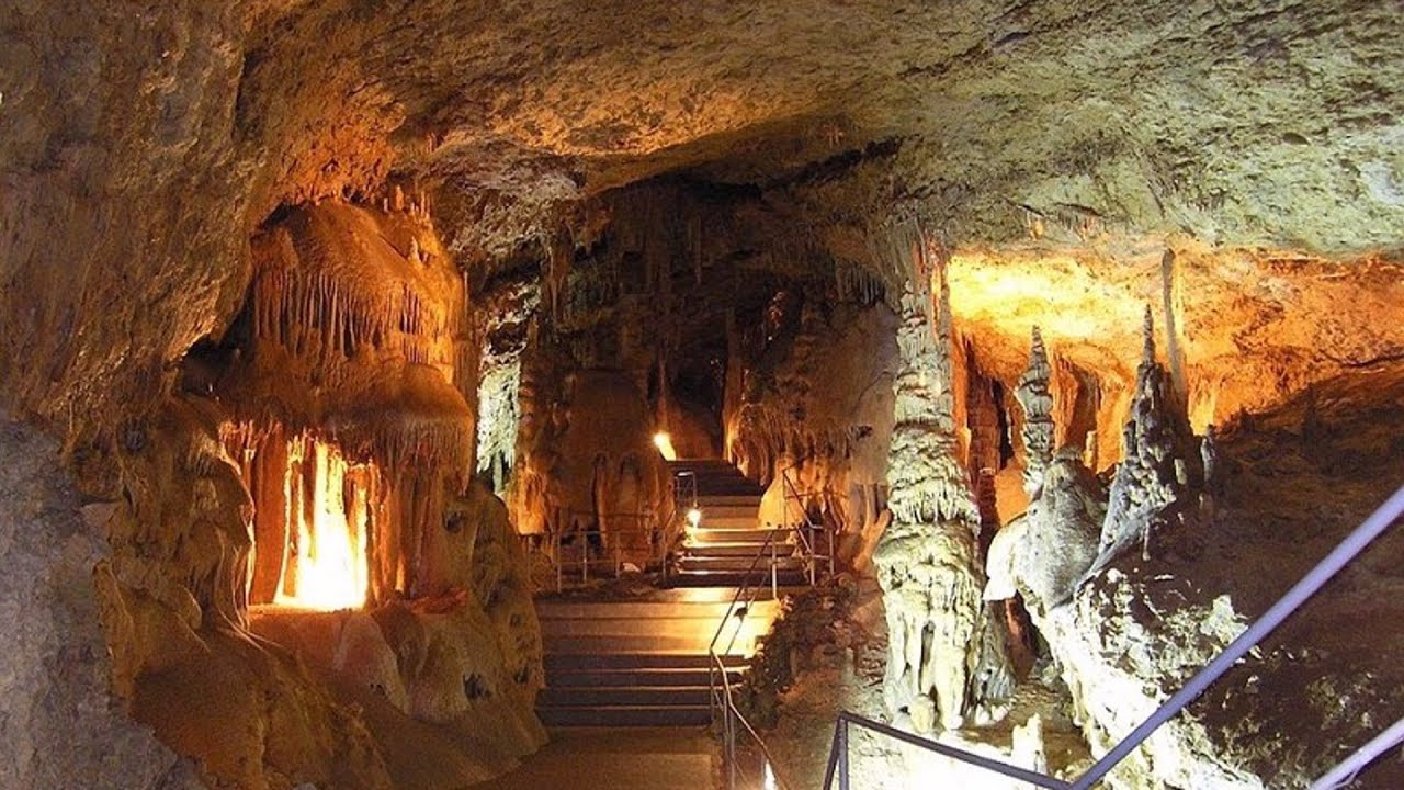 Мраморная пещера в Крыму.