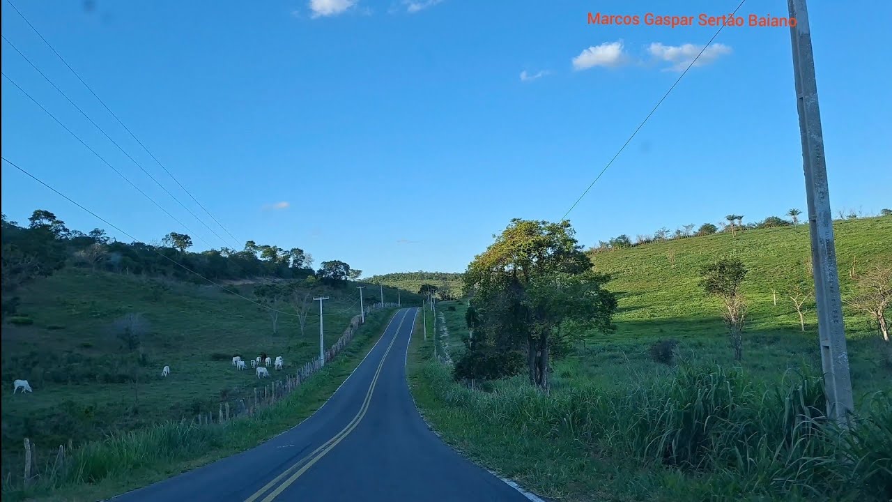 ESTRADA COM LINDAS PAISAGENS NA CHAPADA DIAMANTINA BAHIA. 