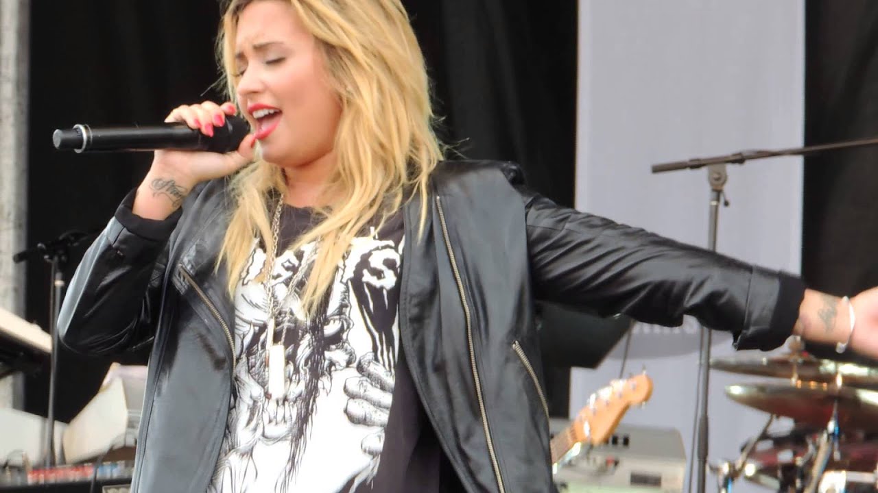 Something That We're Not - Demi Lovato (Live Microsoft 9/21/13)