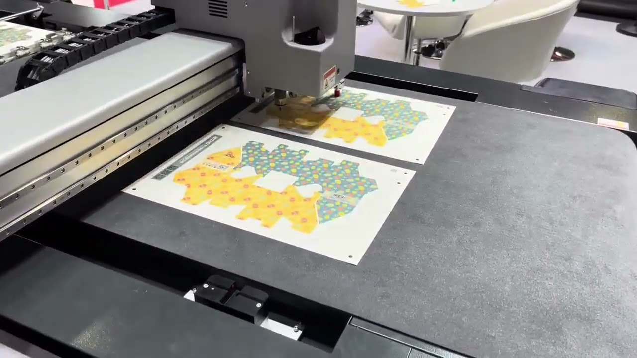 IECHO PK4 Automatic Intelligent Cutting System for Advertising fast printg and packaging