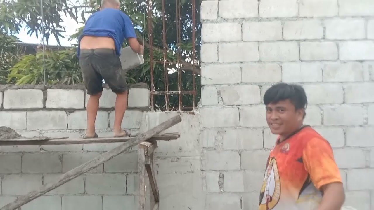 Pinasyalan ko muna si pareng Bong sa tubigan sa kaniyang bahay na ginagawa 🏘️