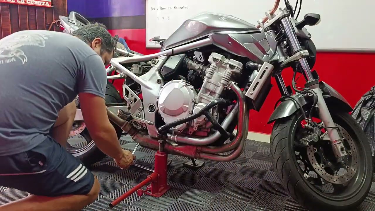 Como retirar el monoshock de esta bandit 650cc (bandida) SOLO, SEVERO GALLO