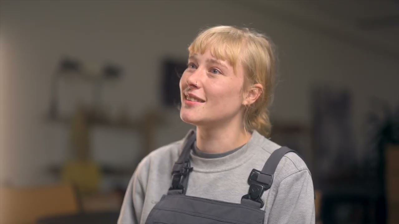 Astrid er møbelsnedker