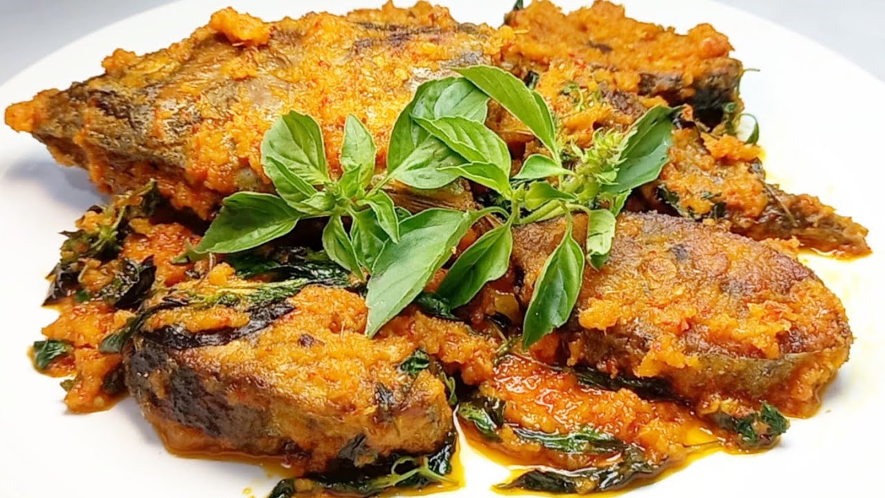 SIAP SIAP NASI SEBAKUL LUDES, IKAN TONGKOL DAUN KEMANGI INI ENAKNYA BIKIN SUAMI KETAGIHAN