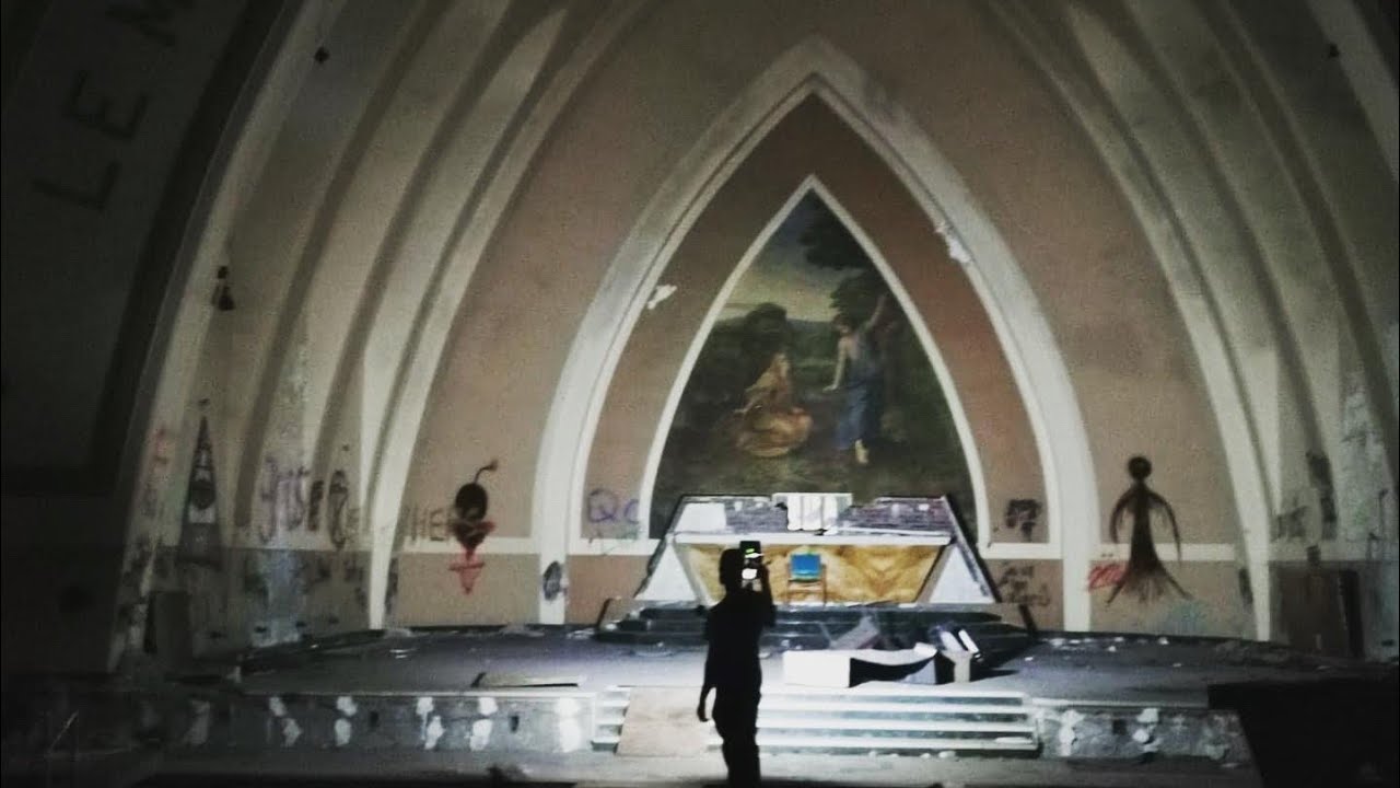 Urbex - ÉGLISE ABANDONNÉE ET SON PRESBYTÈRE