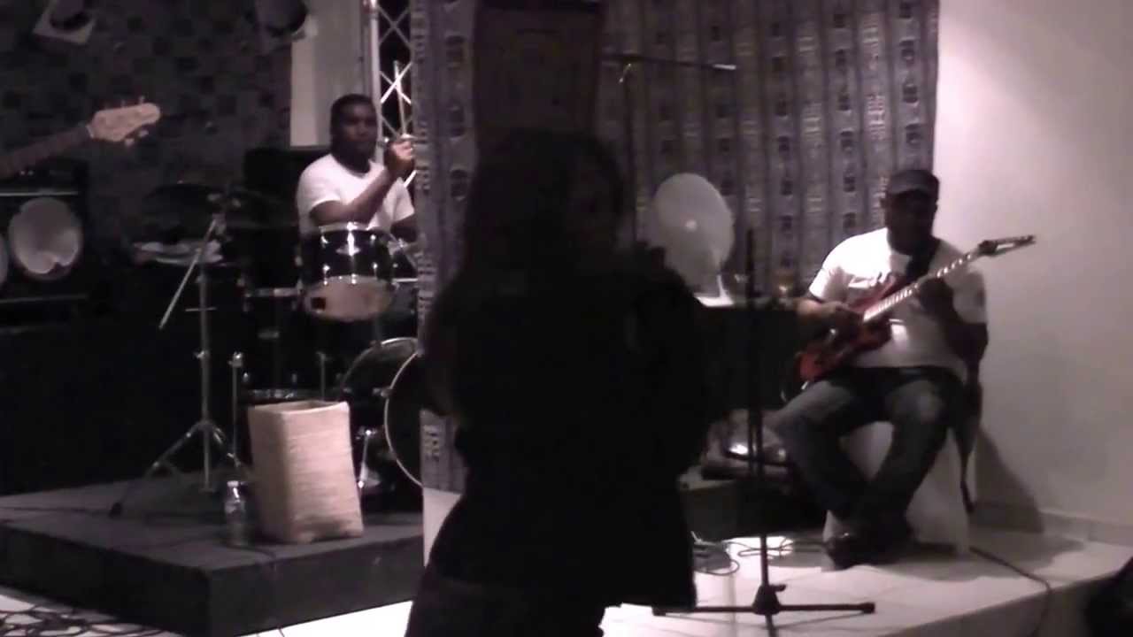 Adonise Max pr&eacute;sente les musiciens du Bendskin Club