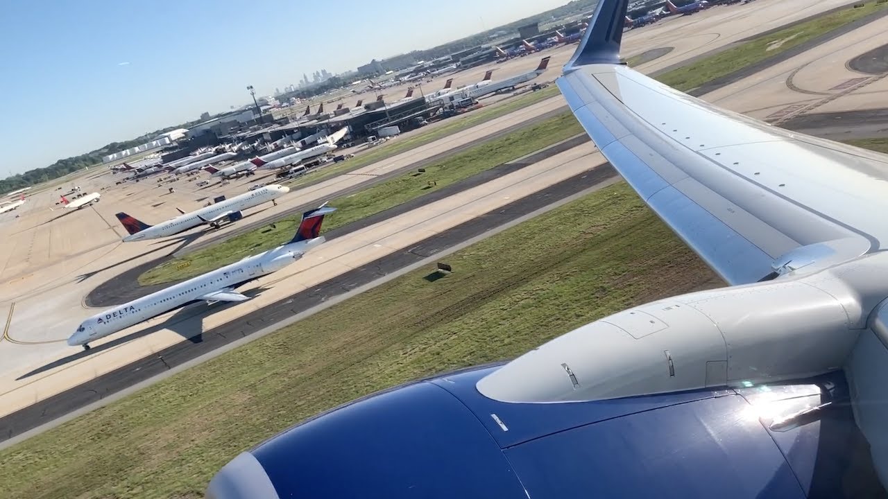Delta 737-900ER Sunny Morning Takeoff from Atlanta