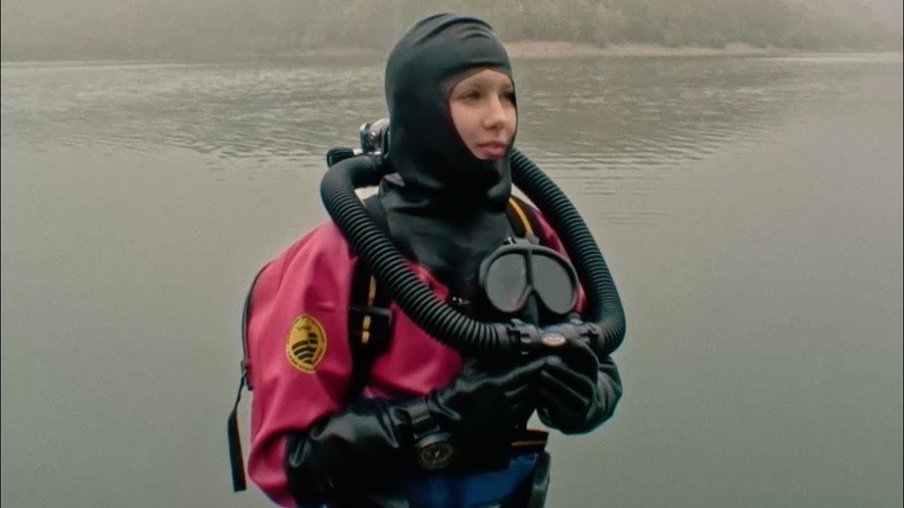 Frogwoman Anna - Cressi FFM Viking Drysuit Dive - HD Preview