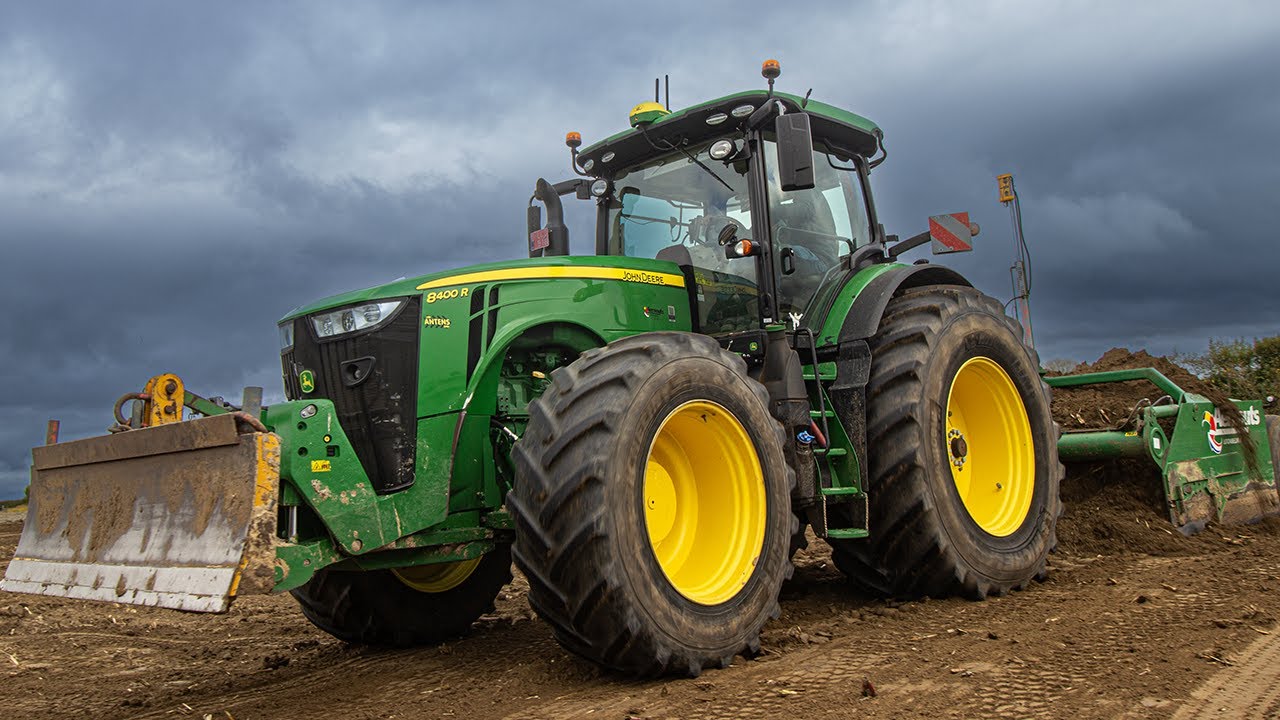 Scraping John Deere 8R  - Aernouts Loonwerken 4K