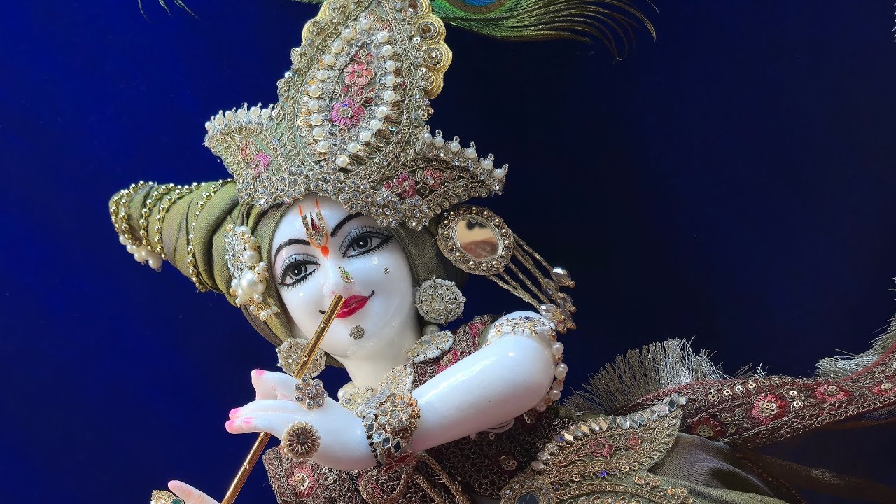 हरियाली तीज पर कान्हा जी ने करवाया सुंदर शृंगार 🙏#krishna #radhekrishna #radheradhe #radha#radharani