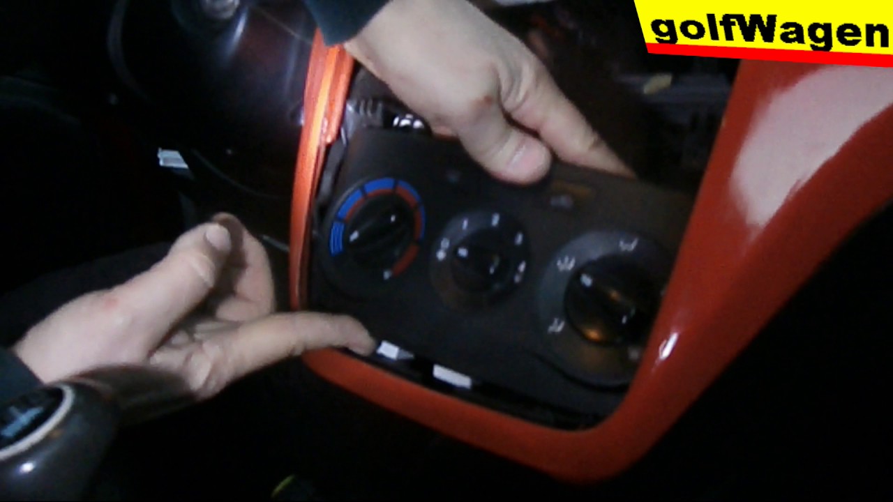 Fiat Grande Punto how to change the light bulb behind the HVAC controls
