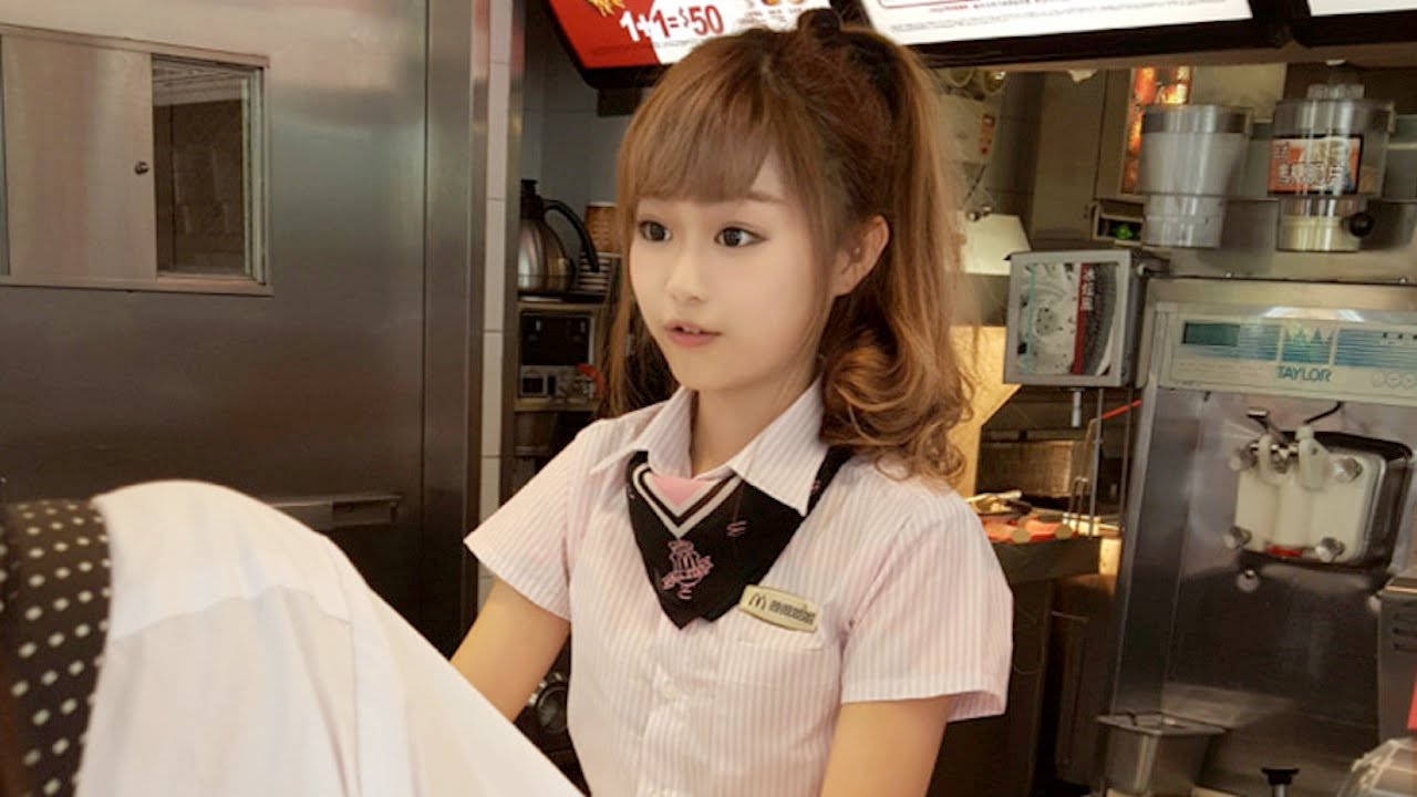 Красивая сотрудница McDonald's из Тайваня стала интернет-знаменитостью | Что сейчас в тренде