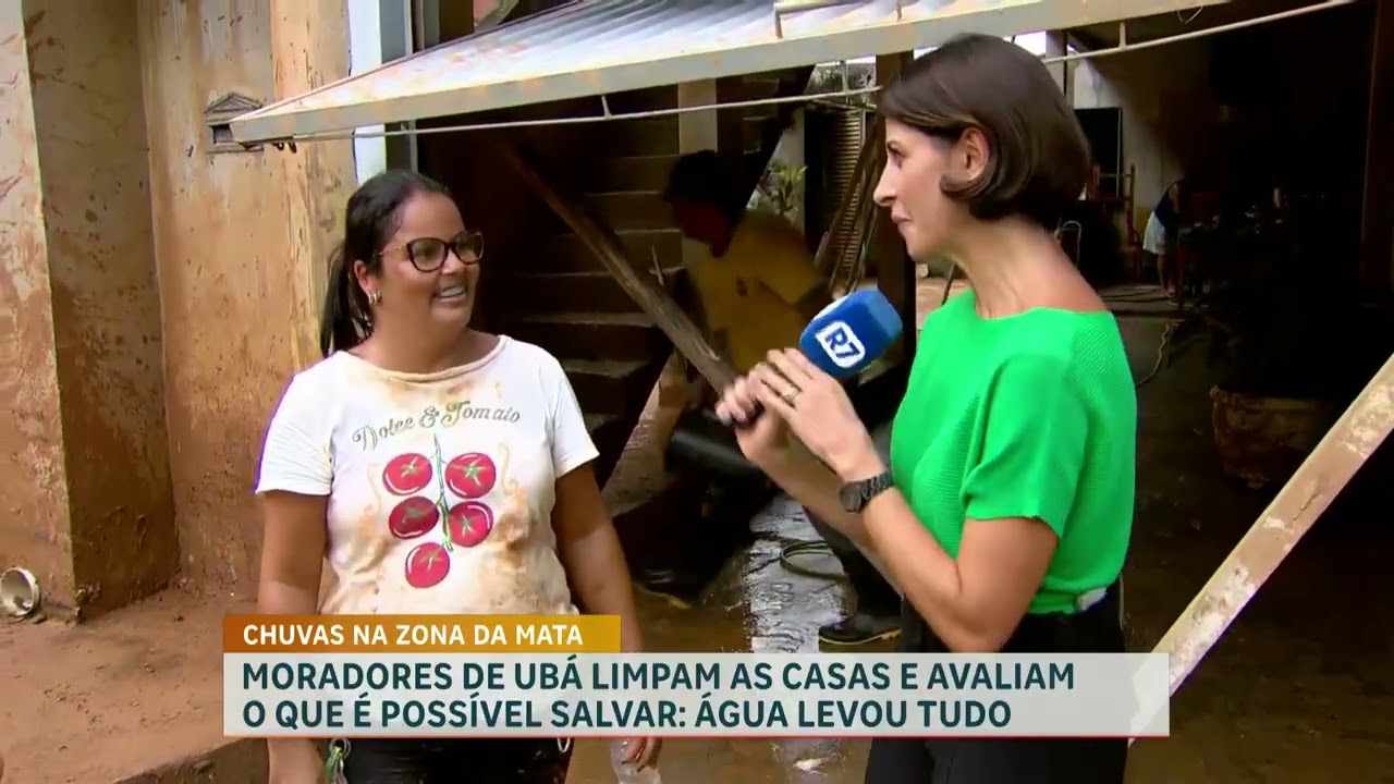 Moradores de Ubá (MG) limpam as casas e avaliam danos após chuva intensa na região