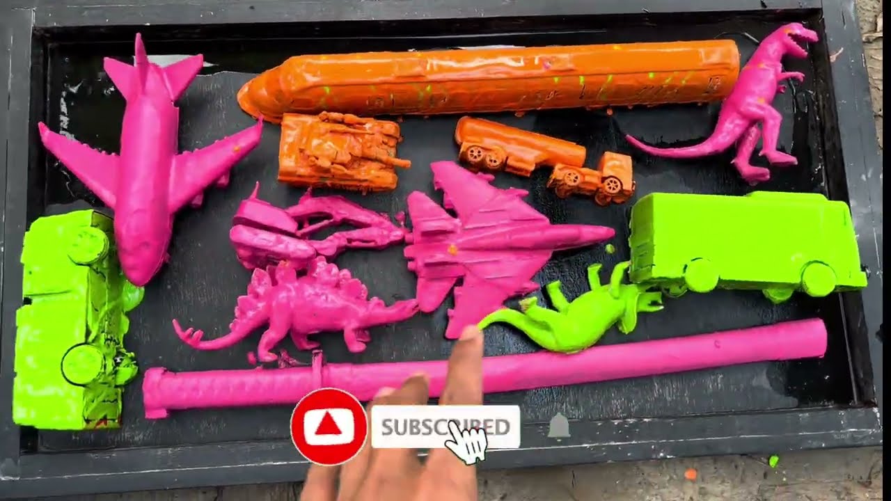 Membersihkan tank baja,dinosaurus,bus telolet.#supertoys 