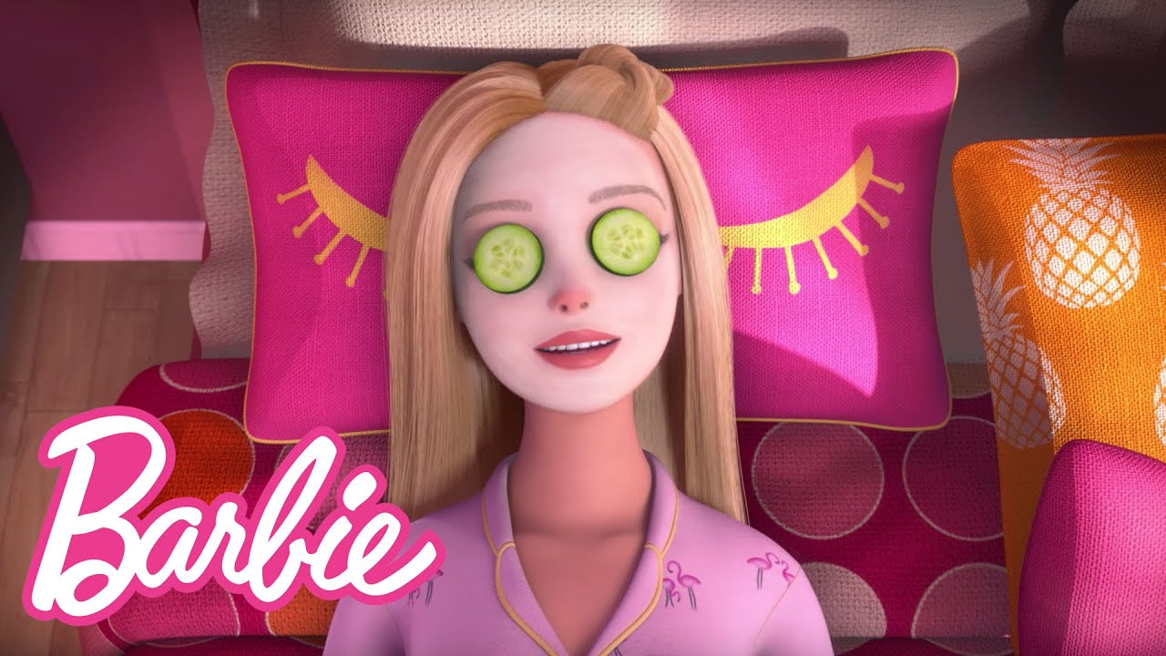 @Barbie | DIY Spa Day with Homemade Lemon Face Mask, Body Scrub, & Chocolate Lip Balm | Barbie Vlog