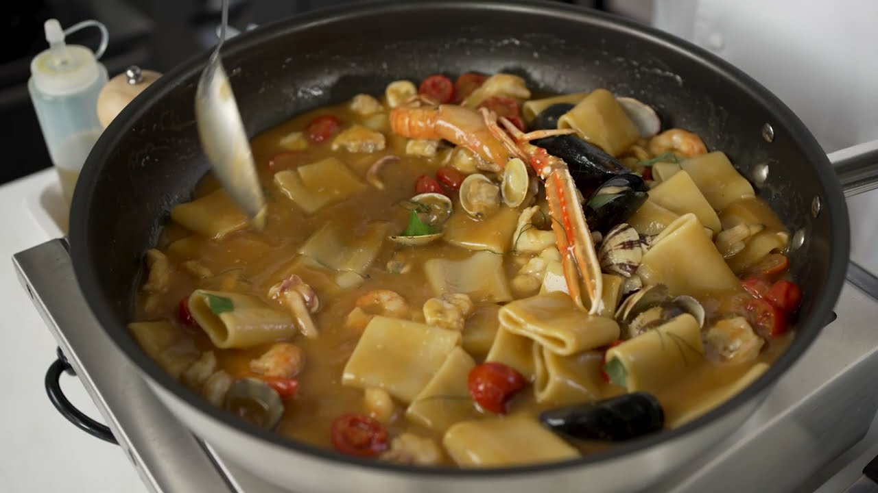 Paccheri allo scoglio con salsa bisque di crostacei Knorr Professional