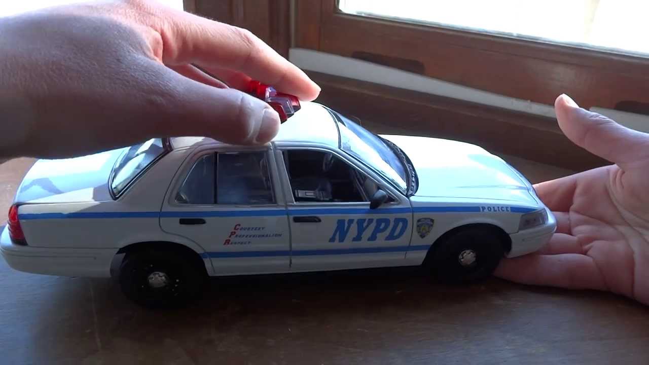 Review of 1/18 NYPD by Greenlight (w/ lights and sounds!)