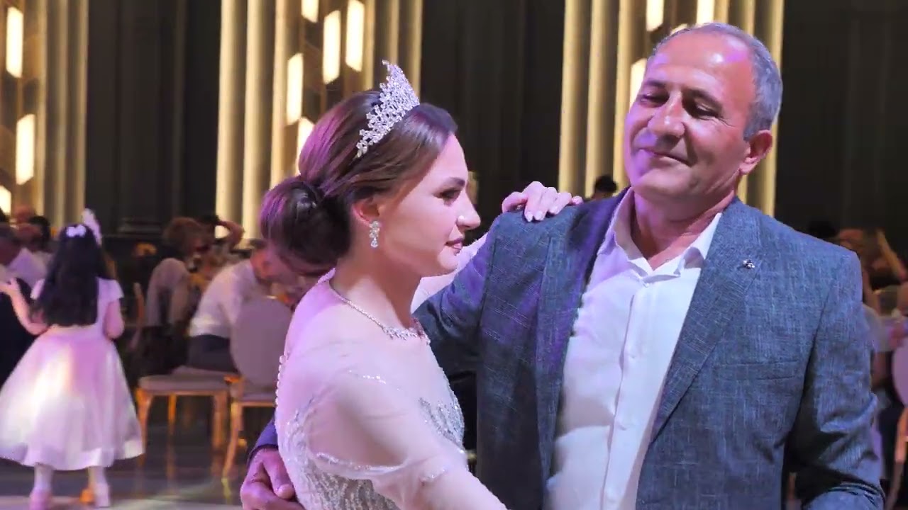 Բոլորը հուզված են։ Հոր և դստեր պարը։