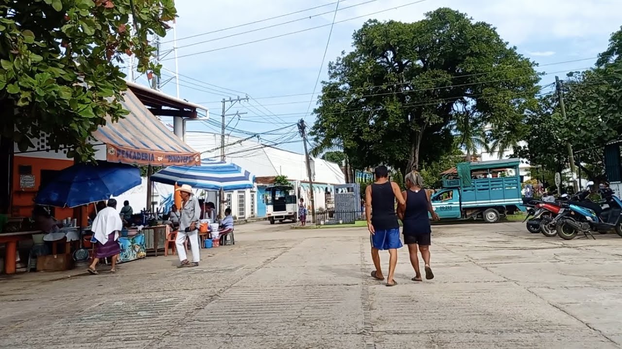 Oaxaca, Pinotepa de Don Luis | morning walk