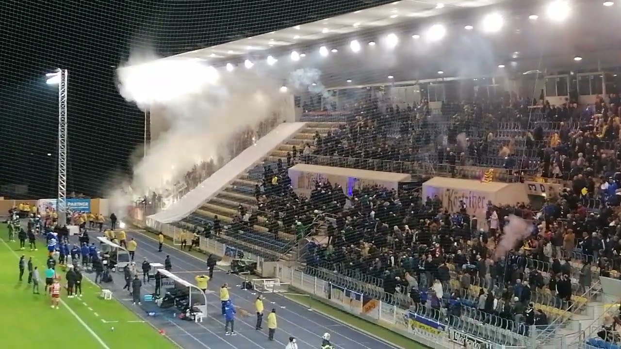 28.09.2022 FC Carl Zeiss Jena vs. Energie Cottbus Ausschreitungen Spielunterbrechung Pyro Randale