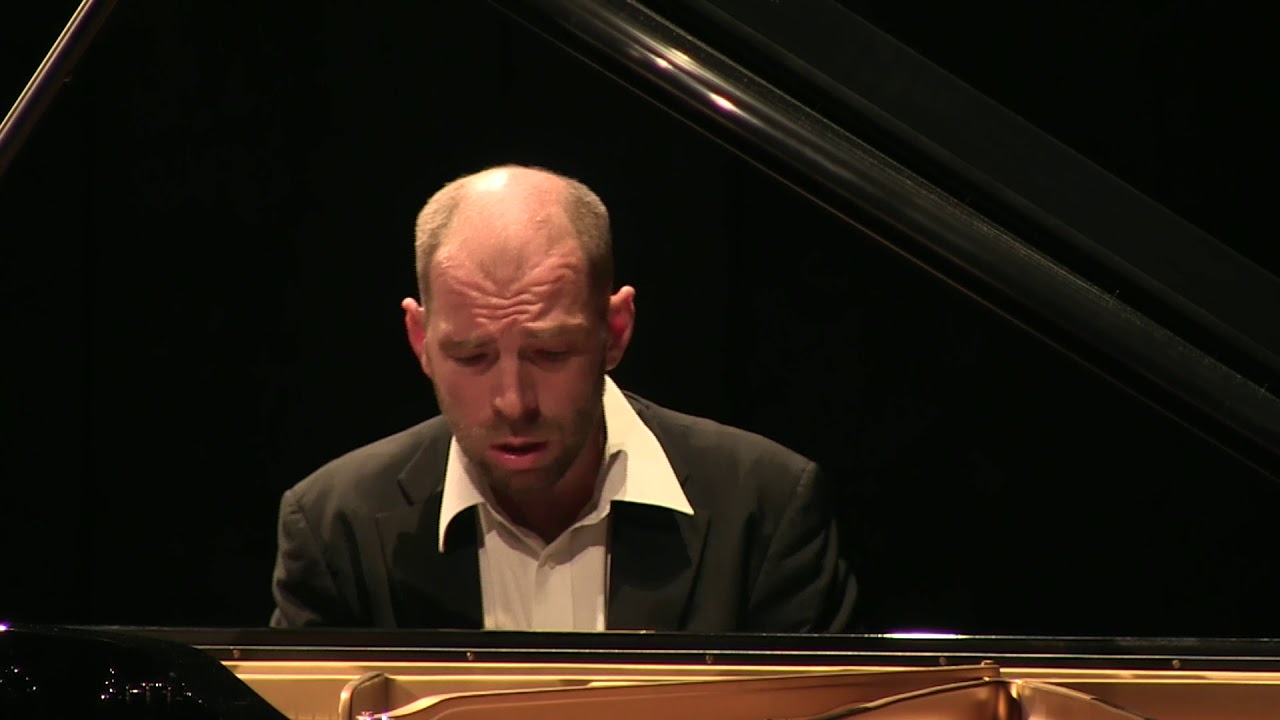 Liszt - Valse oubliée no.1 - Andrei Korobeinikov