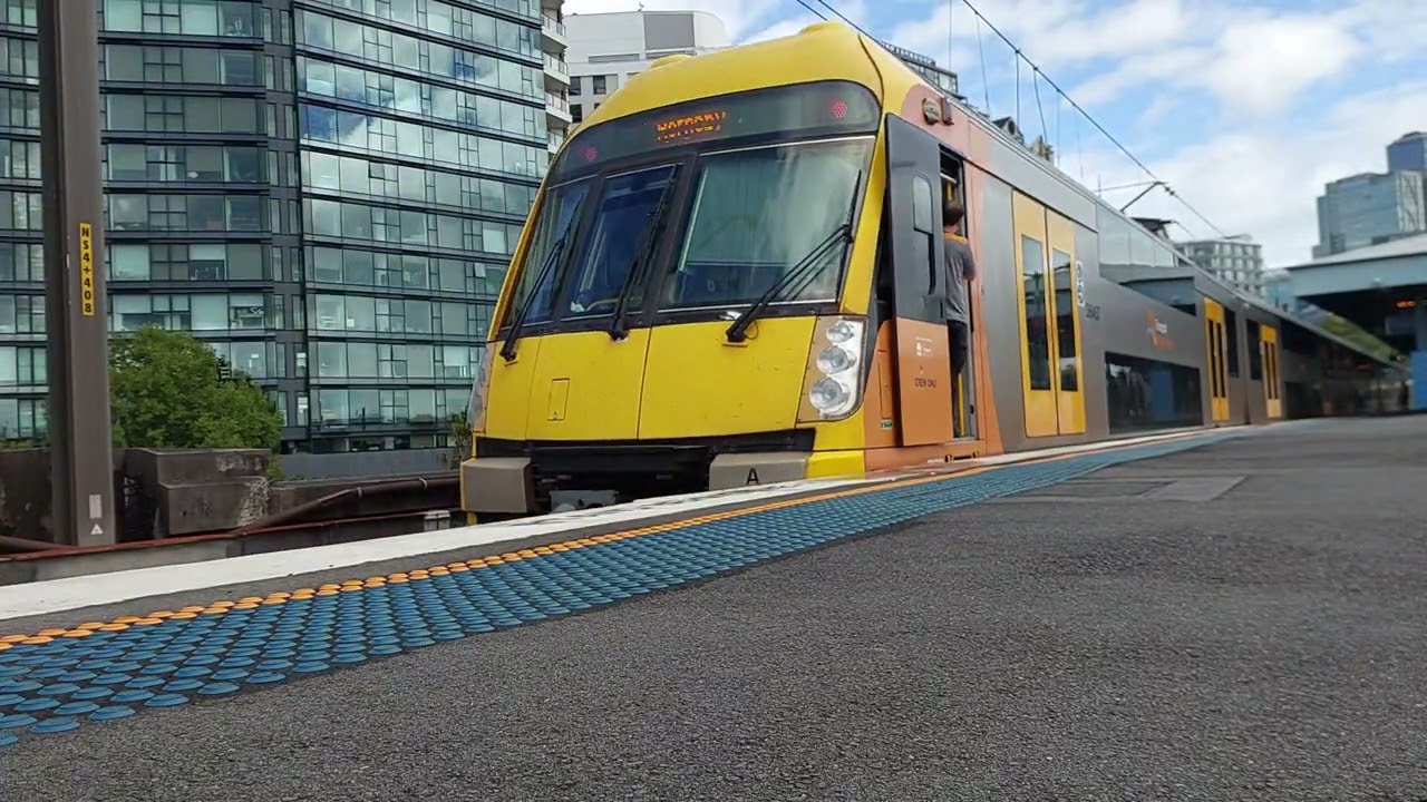 Trains at Milsons Point