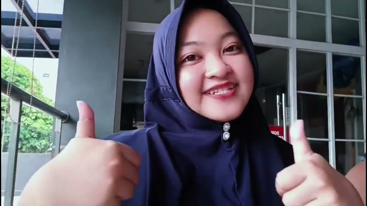 DI TRAKTIR ( KFC ) SAMA YANG LAGI ULANG TAHUN