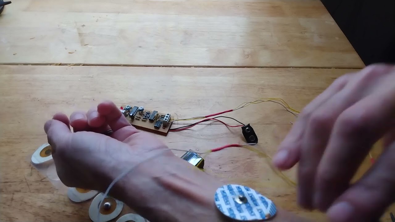 Test of my own EMG Sensor Circuit - DIY