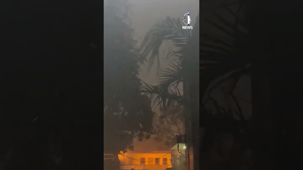 Dramatic footage of Karachi battered by storm and heavy rain #shorts