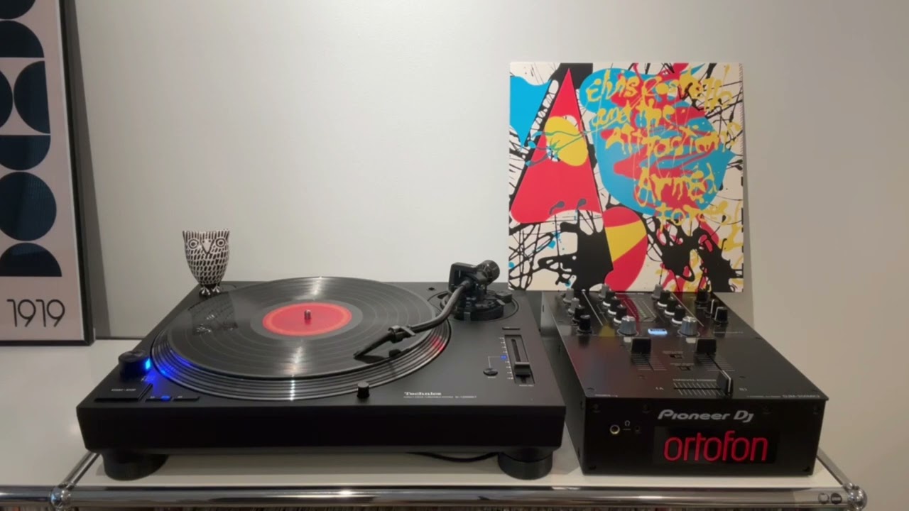 Elvis Costello & The Attractions - Busy Bodies